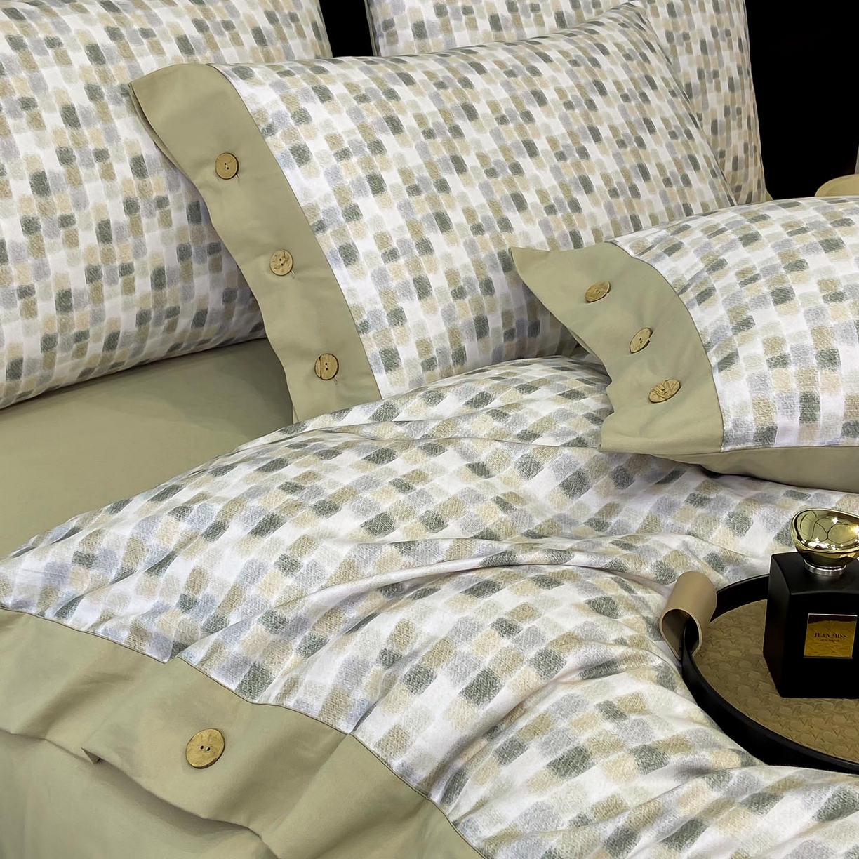 91家纺网 家纺一手货源 找家纺 慕希家纺 2025新款全棉纯棉轻奢加厚磨毛纽扣款四件套 随感-绿