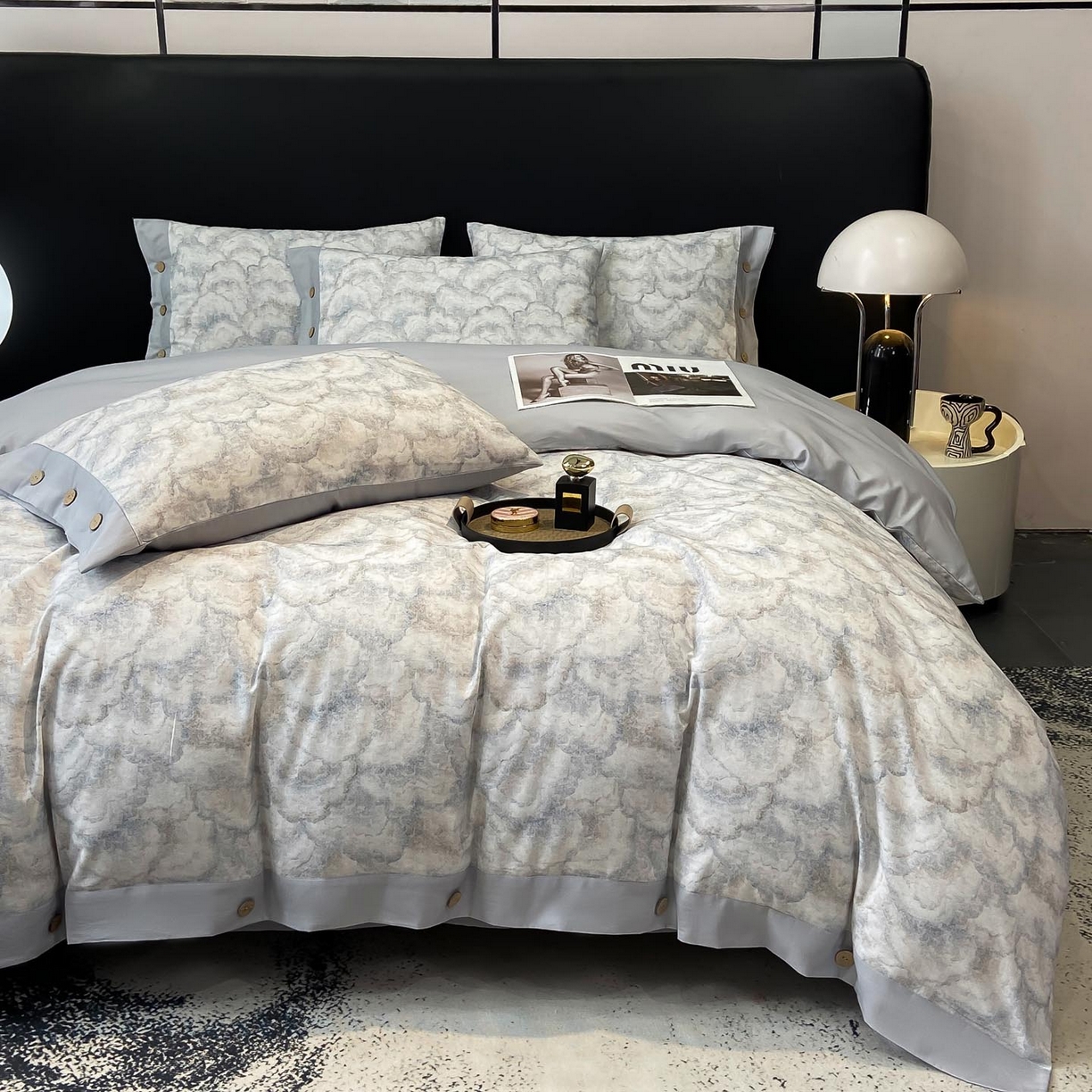 91家纺网 家纺一手货源 找家纺 慕希家纺 2025新款全棉纯棉轻奢加厚磨毛纽扣款四件套 雾林-浅灰