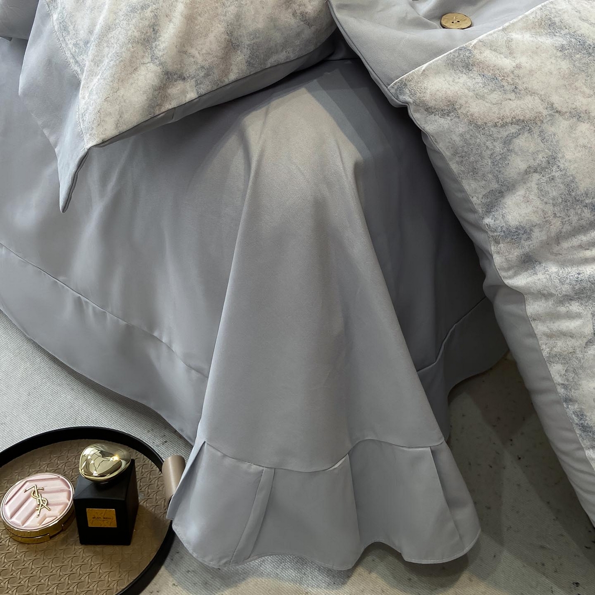 91家纺网 家纺一手货源 找家纺 慕希家纺 2025新款全棉纯棉轻奢加厚磨毛纽扣款四件套 雾林-浅灰