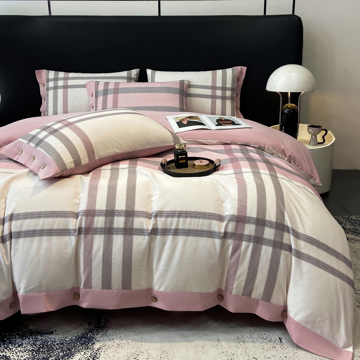 91家纺网 家纺一手货源 找家纺 慕希家纺 2025新款全棉纯棉轻奢加厚磨毛纽扣款四件套 寻山-豆沙