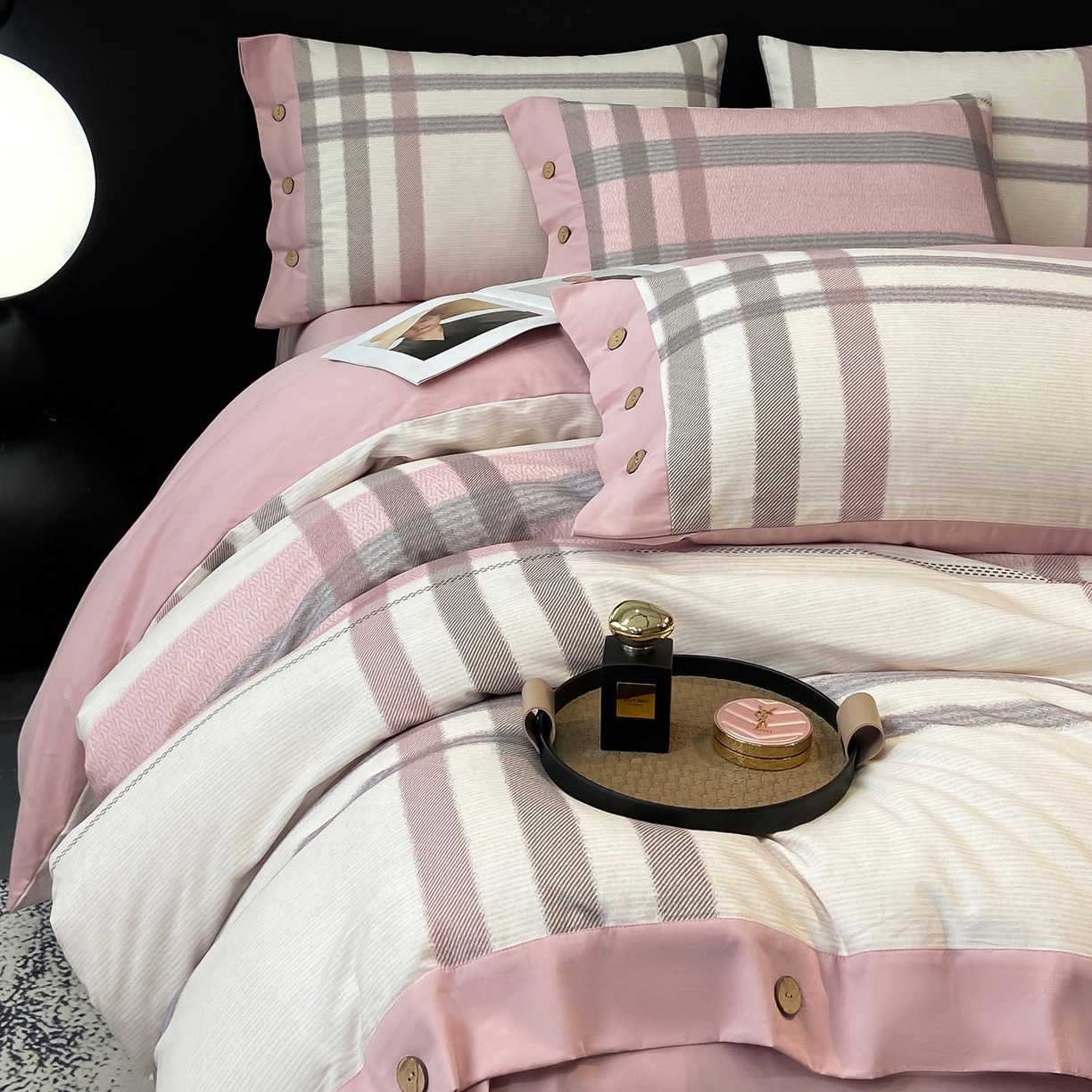 91家纺网 家纺一手货源 找家纺 慕希家纺 2025新款全棉纯棉轻奢加厚磨毛纽扣款四件套 寻山-豆沙