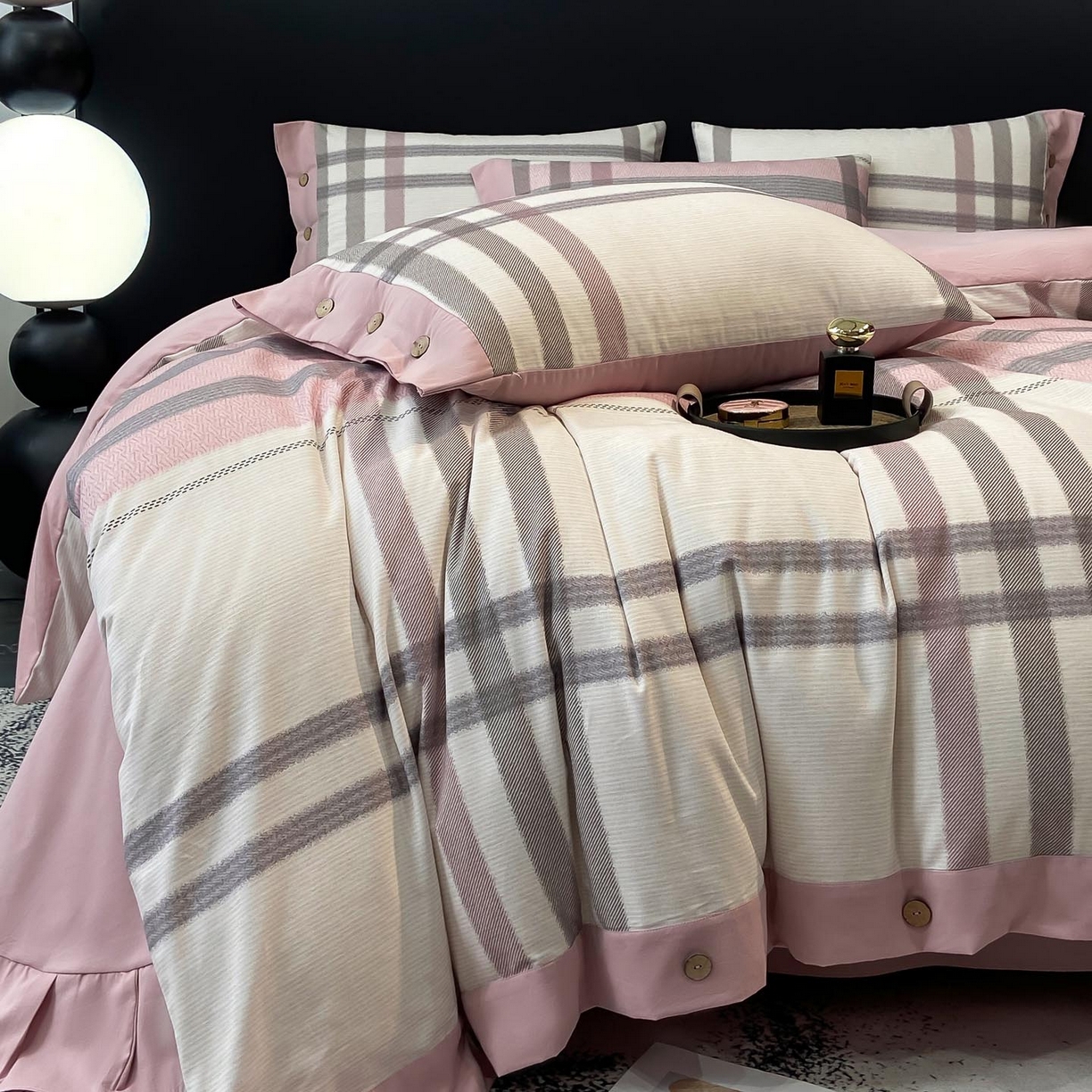 91家纺网 家纺一手货源 找家纺 慕希家纺 2025新款全棉纯棉轻奢加厚磨毛纽扣款四件套 寻山-豆沙