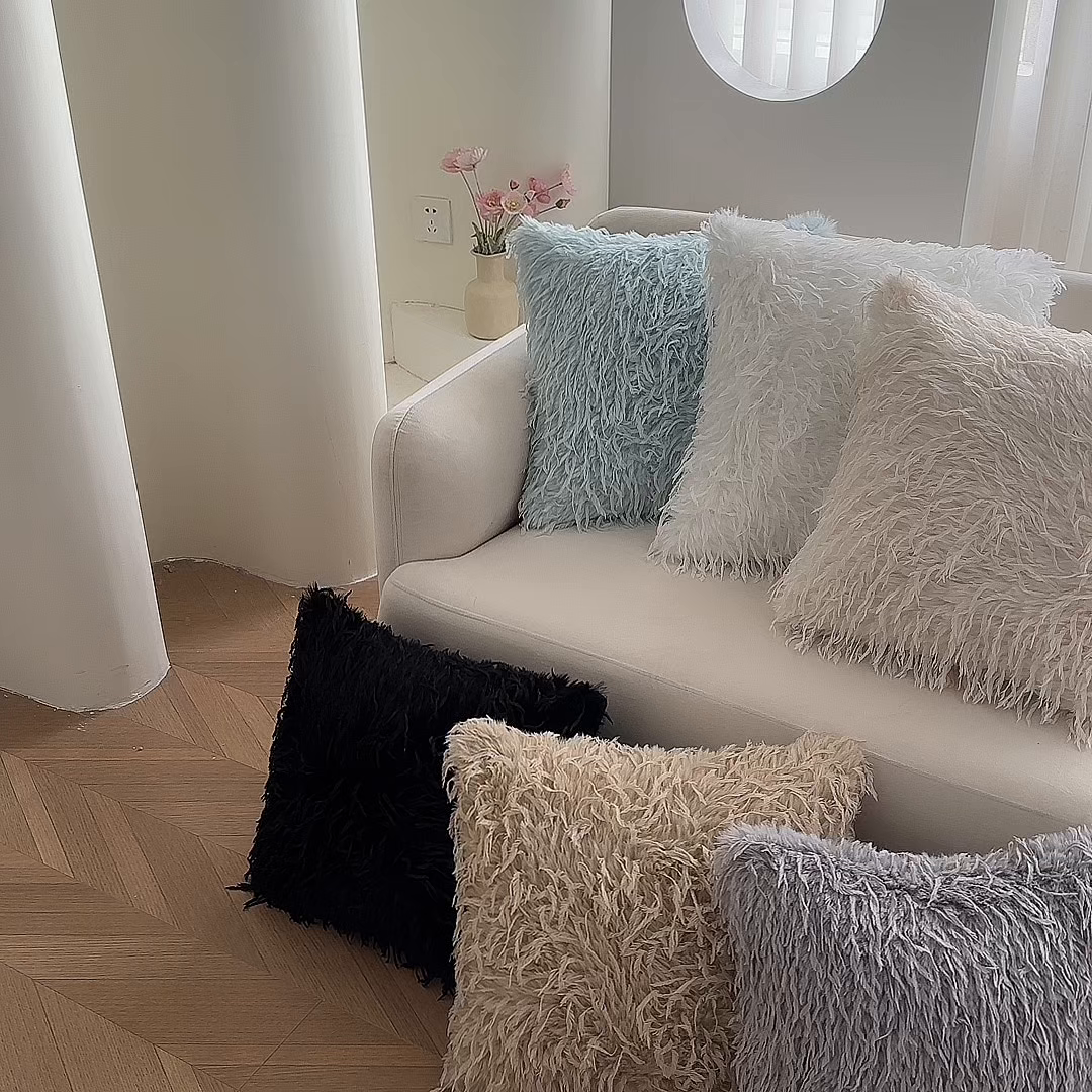 91家纺网 家纺一手货源 找家纺 新奇异 2025新款羽毛绒抱枕靠垫 长羽毛绒-漂白