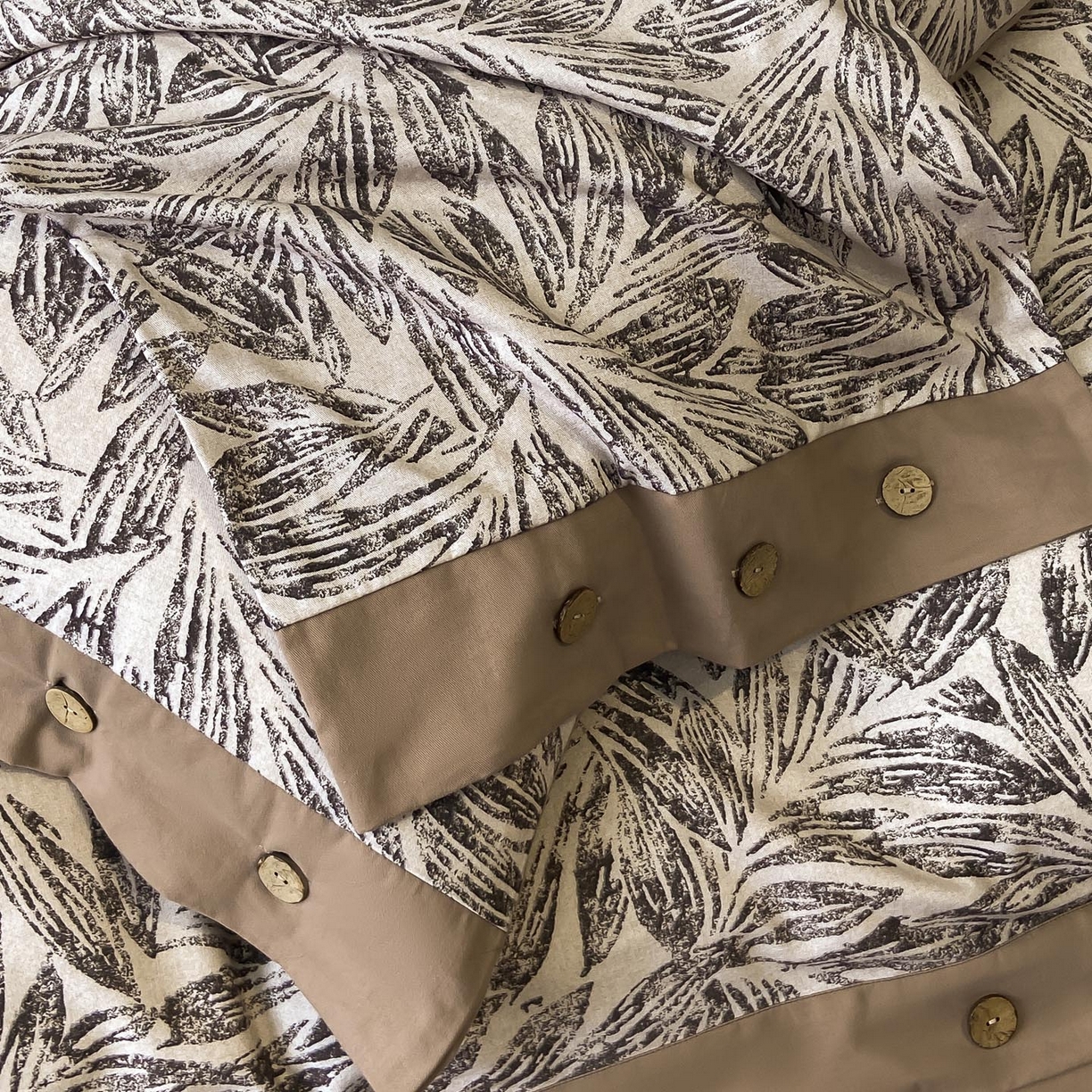 91家纺网 家纺一手货源 找家纺 慕希家纺 2025新款全棉纯棉轻奢加厚磨毛纽扣款四件套 雅集-咖