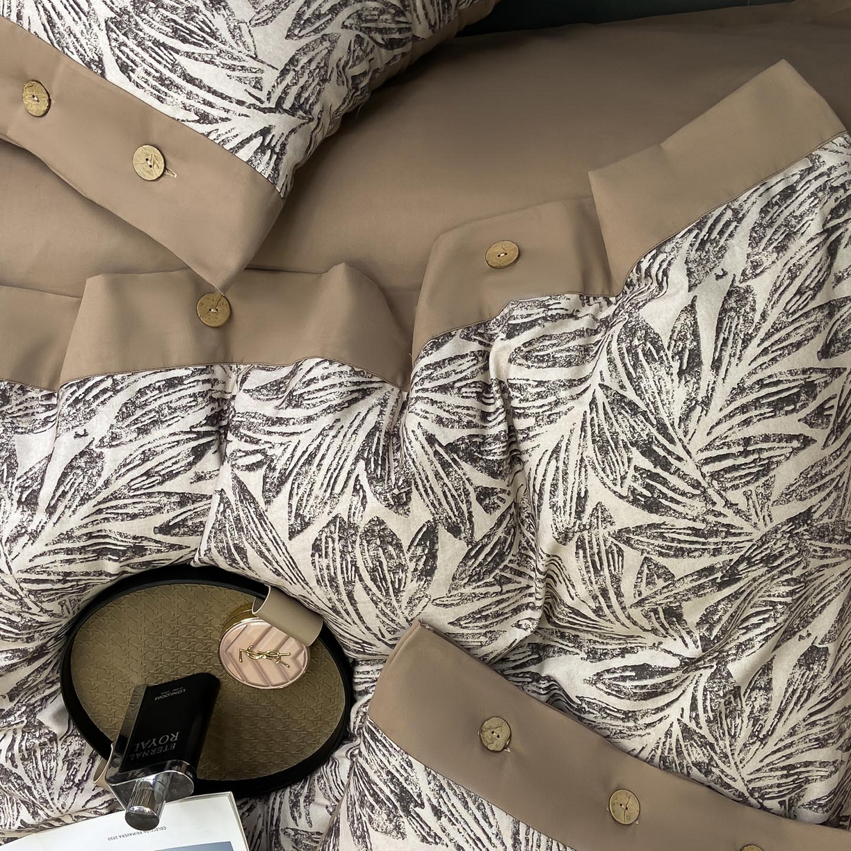 91家纺网 家纺一手货源 找家纺 慕希家纺 2025新款全棉纯棉轻奢加厚磨毛纽扣款四件套 雅集-咖