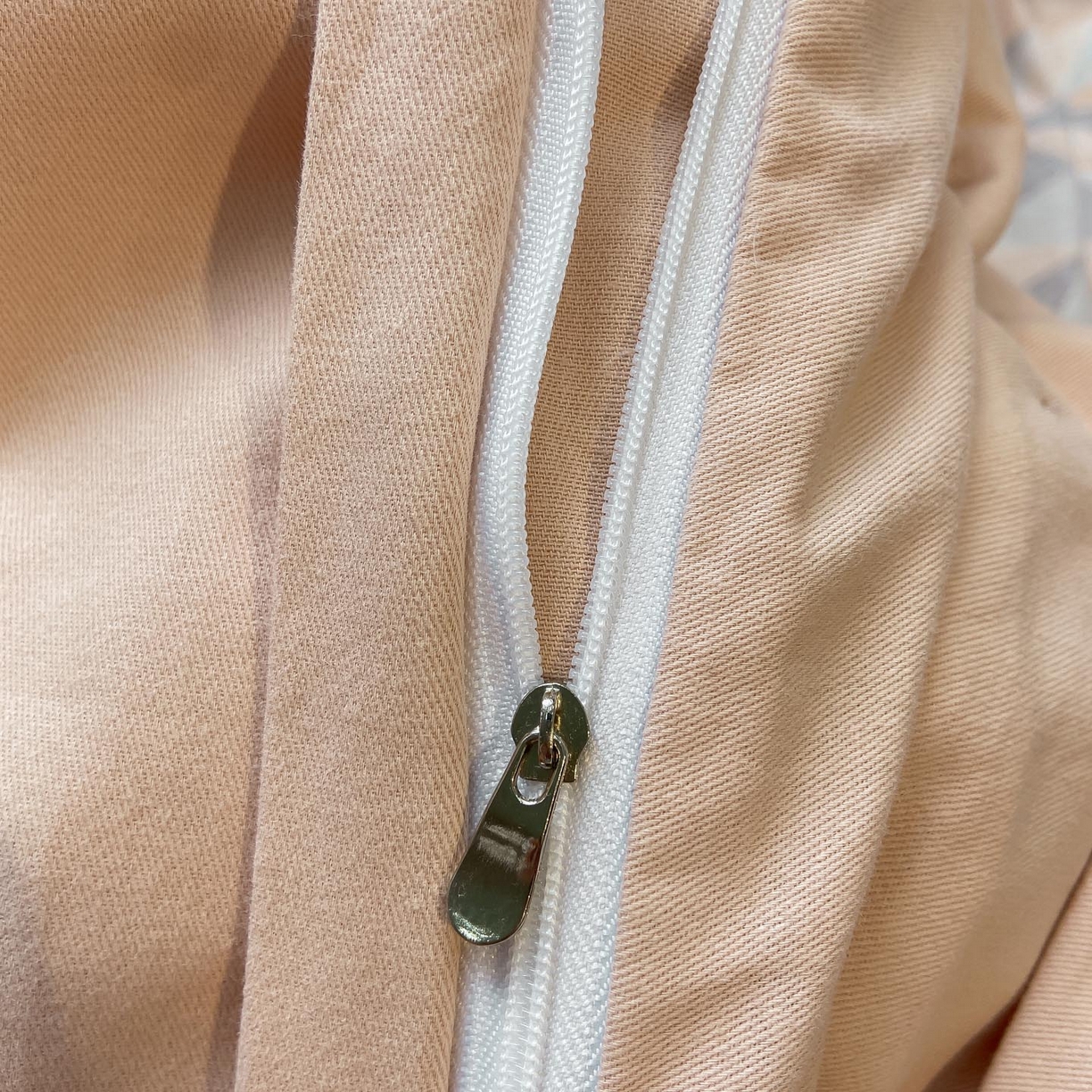 91家纺网 家纺一手货源 找家纺 慕希家纺 2025新款全棉纯棉轻奢加厚磨毛纽扣款四件套 知凡