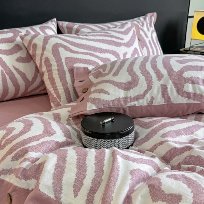 91家纺网 家纺一手货源 找家纺 慕希家纺 2025新款全棉纯棉轻奢加厚磨毛纽扣款四件套 马德里-红