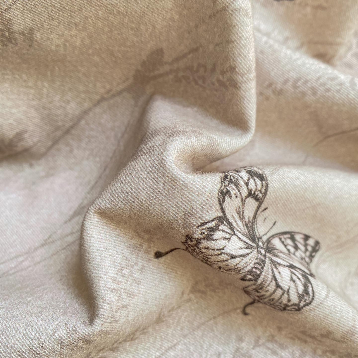 91家纺网 家纺一手货源 找家纺 慕希家纺 2025新款全棉纯棉加厚赫本风花边磨毛四件套 梦蝶-咖