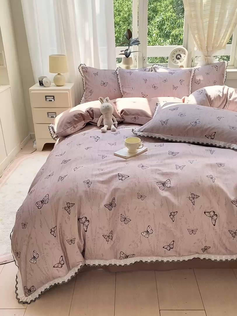 91家纺网 家纺一手货源 找家纺 慕希家纺 2025新款全棉纯棉加厚赫本风花边磨毛四件套 梦蝶-咖