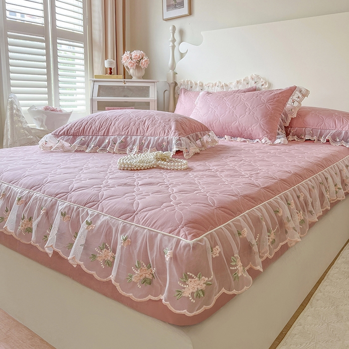 91家纺网 家纺一手货源 找家纺 麒豆豆 2025新款全棉蕾丝边床裙款床笠-晨暮花间 晨暮花间-绯红