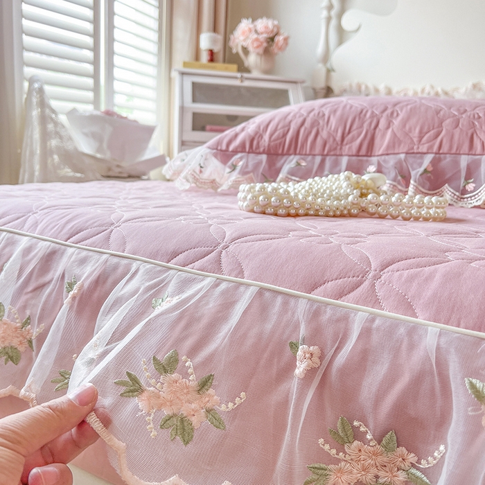 91家纺网 家纺一手货源 找家纺 麒豆豆 2025新款全棉蕾丝边床裙款床笠-晨暮花间 晨暮花间-绯红