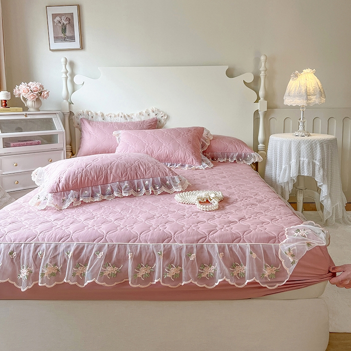 91家纺网 家纺一手货源 找家纺 麒豆豆 2025新款全棉蕾丝边床裙款床笠-晨暮花间 晨暮花间-绯红