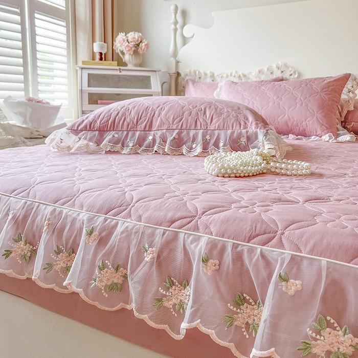 91家纺网 家纺一手货源 找家纺 麒豆豆 2025新款全棉蕾丝边床裙款床笠-晨暮花间 晨暮花间-绯红