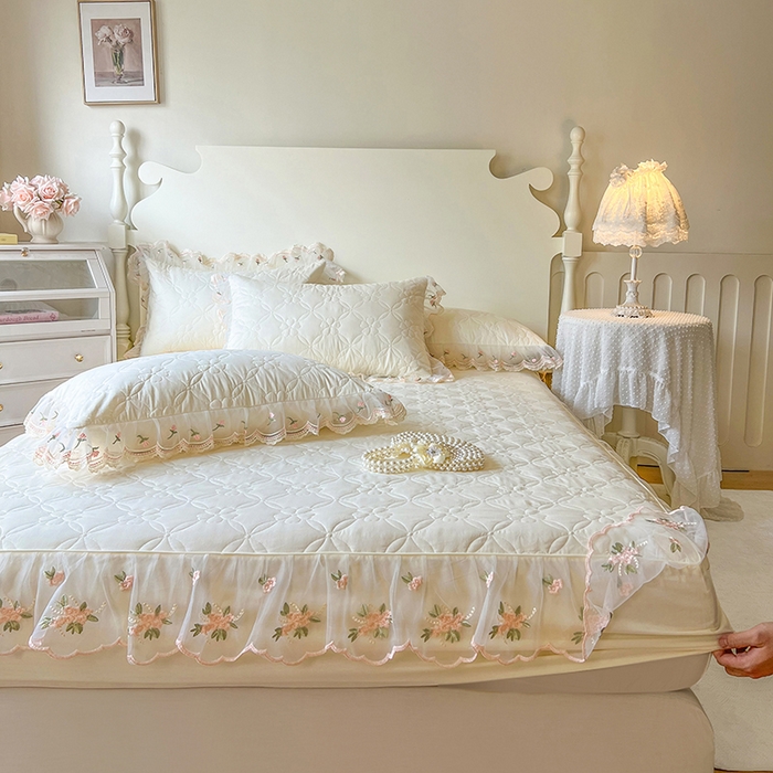 91家纺网 家纺一手货源 找家纺 麒豆豆 2025新款全棉蕾丝边床裙款床笠-晨暮花间 晨暮花间-米色