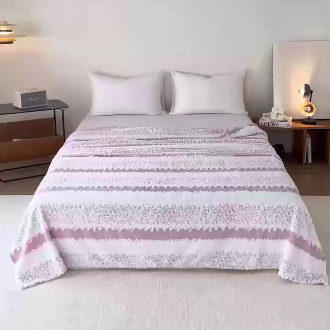 91家纺网 家纺一手货源 找家纺 （总）梵心家纺 2025新款阳离子双色提花毛毯清新条纹风简约时尚毯子毛毯-可供跨境电商