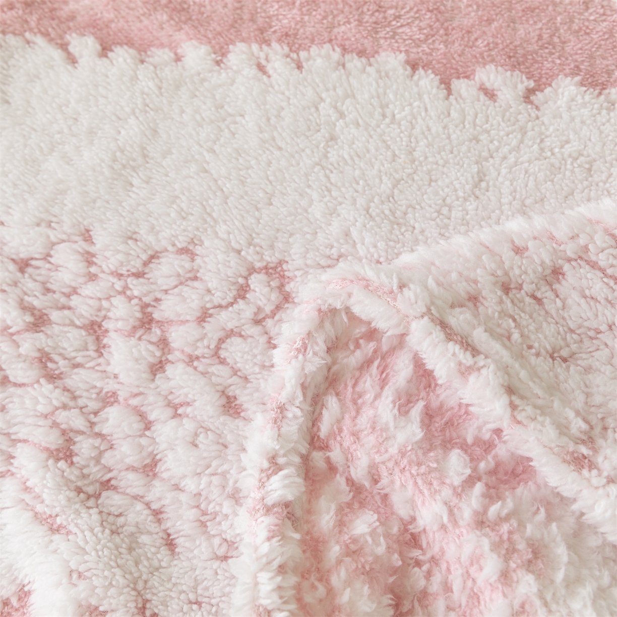 91家纺网 家纺一手货源 找家纺 （总）梵心家纺 2025新款阳离子双色提花毛毯清新条纹风简约时尚毯子毛毯-可供跨境电商