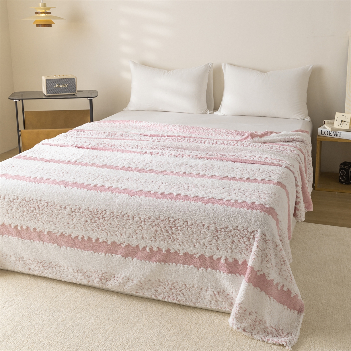 91家纺网 家纺一手货源 找家纺 （总）梵心家纺 2025新款阳离子双色提花毛毯清新条纹风简约时尚毯子毛毯-可供跨境电商