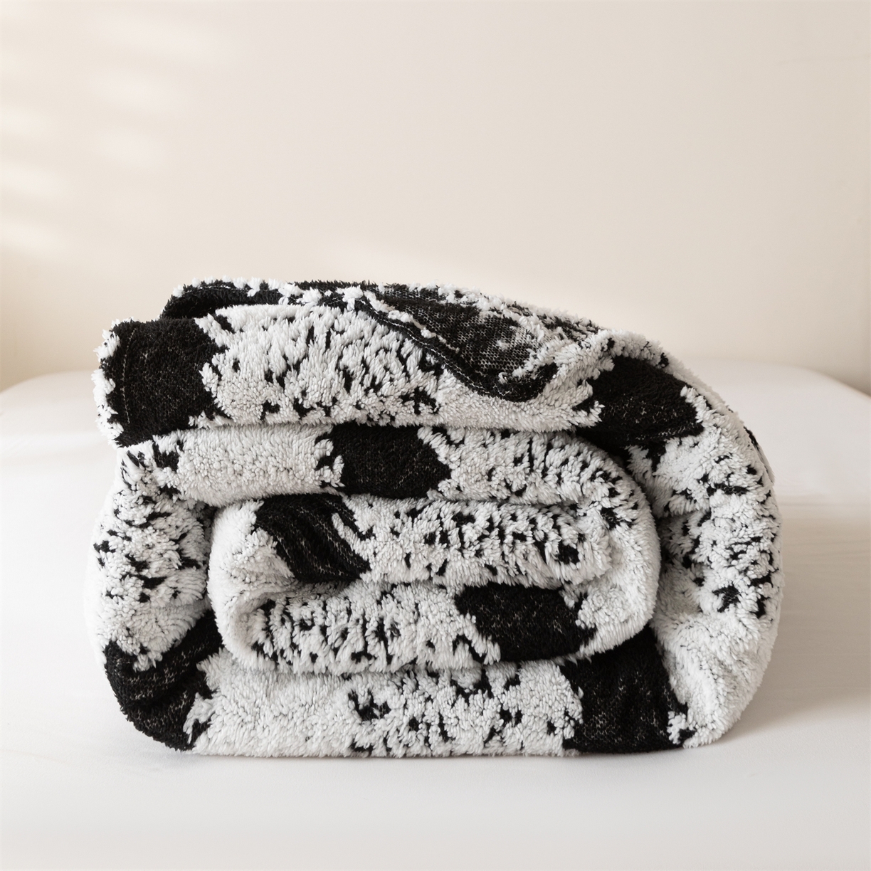 91家纺网 家纺一手货源 找家纺 梵心家纺 2025新款阳离子双色提花毛毯清新条纹风简约时尚毯子毛毯-可供跨境电商 阳离子-黑