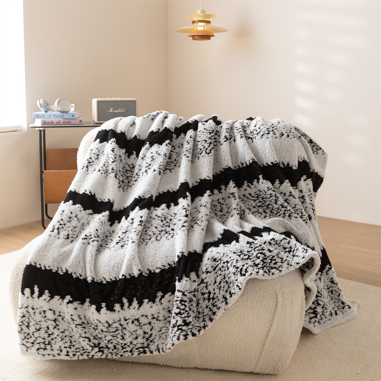 91家纺网 家纺一手货源 找家纺 梵心家纺 2025新款阳离子双色提花毛毯清新条纹风简约时尚毯子毛毯-可供跨境电商 阳离子-黑