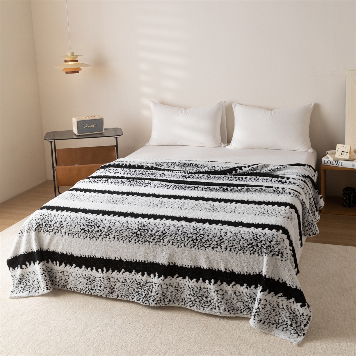 91家纺网 家纺一手货源 找家纺 梵心家纺 2025新款阳离子双色提花毛毯清新条纹风简约时尚毯子毛毯-可供跨境电商 阳离子-黑