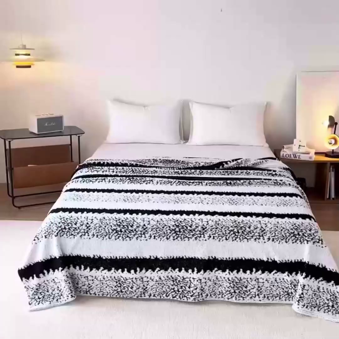 91家纺网 家纺一手货源 找家纺 梵心家纺 2025新款阳离子双色提花毛毯清新条纹风简约时尚毯子毛毯-可供跨境电商 阳离子-黑