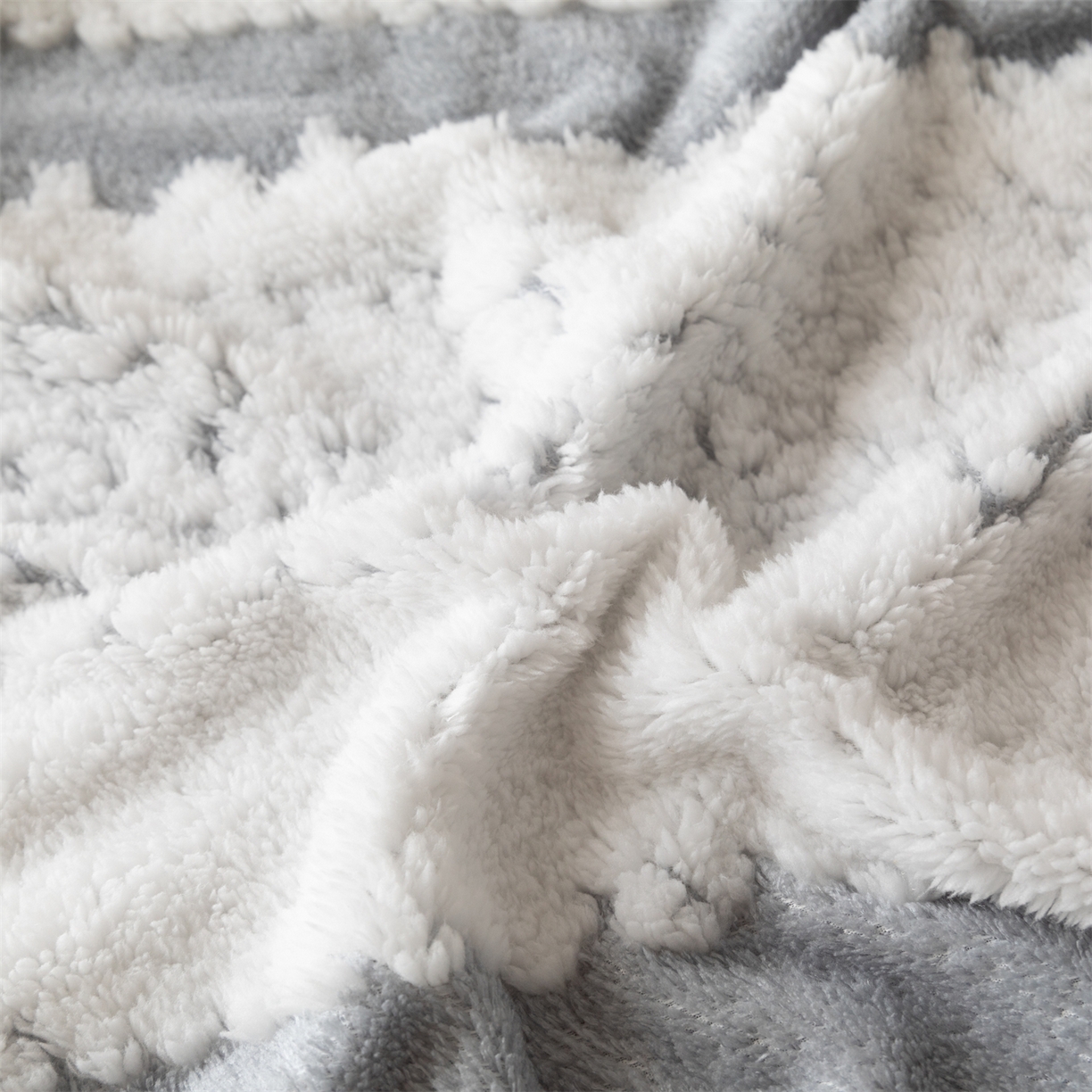 91家纺网 家纺一手货源 找家纺 梵心家纺 2025新款阳离子双色提花毛毯清新条纹风简约时尚毯子毛毯-可供跨境电商 阳离子-灰