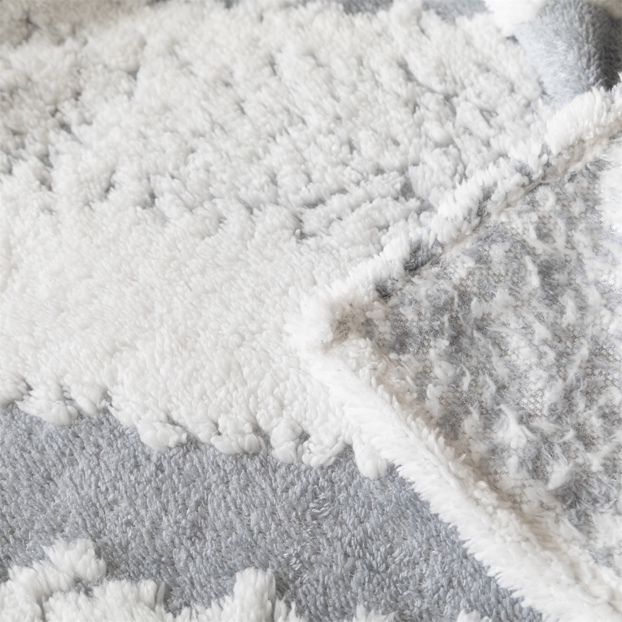 91家纺网 家纺一手货源 找家纺 梵心家纺 2025新款阳离子双色提花毛毯清新条纹风简约时尚毯子毛毯-可供跨境电商 阳离子-灰