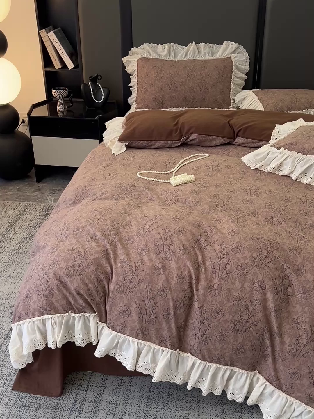91家纺网 家纺一手货源 找家纺 亨通家纺 2025新款原麻镂空宽花边四件套-花卉系列 复古棕花