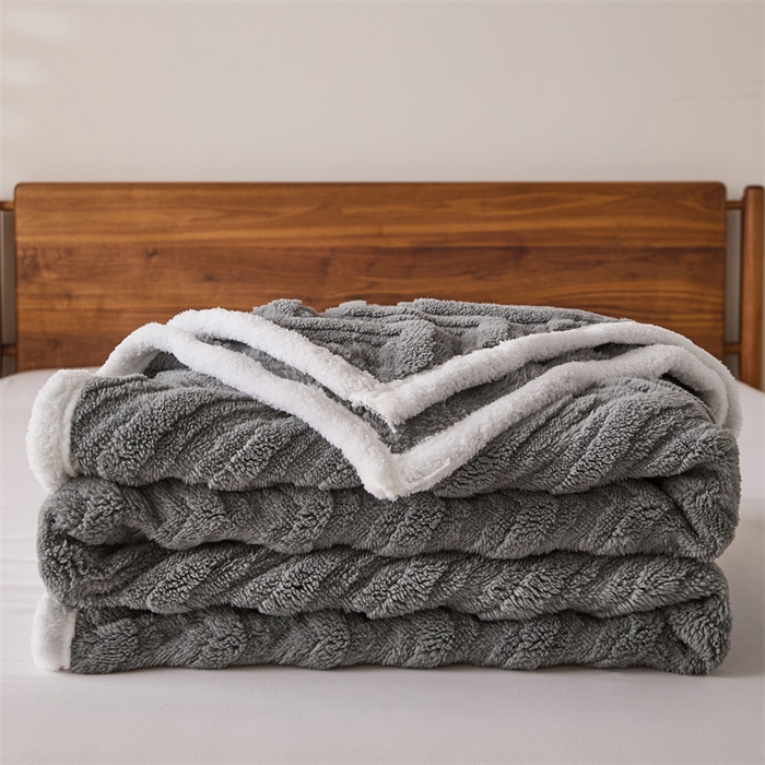 91家纺网 家纺一手货源 找家纺 梵心家纺 2025新款塔芙绒三层提花毛毯舒棉绒剪花双面毯子盖毯320g高克重毛毯-直播跨境电商 松露灰