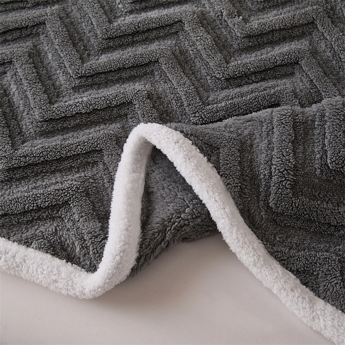 91家纺网 家纺一手货源 找家纺 梵心家纺 2025新款塔芙绒三层提花毛毯舒棉绒剪花双面毯子盖毯320g高克重毛毯-直播跨境电商 松露灰