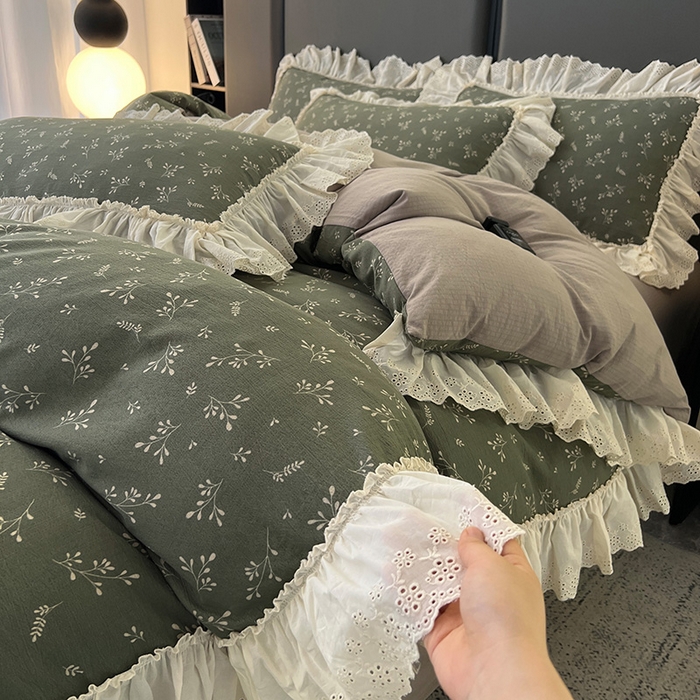 91家纺网 家纺一手货源 找家纺 亨通家纺 2025新款原麻镂空宽花边四件套-花卉系列 墨绿絮语