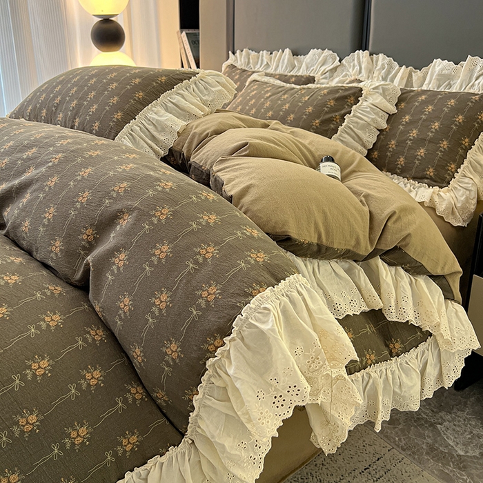 91家纺网 家纺一手货源 找家纺 亨通家纺 2025新款原麻镂空宽花边四件套-花卉系列 暮花眠曲