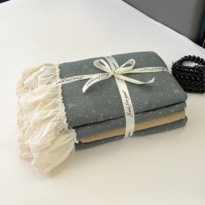 91家纺网 家纺一手货源 找家纺 亨通家纺 2025新款原麻镂空宽花边四件套-花卉系列 碎花絮语-灰