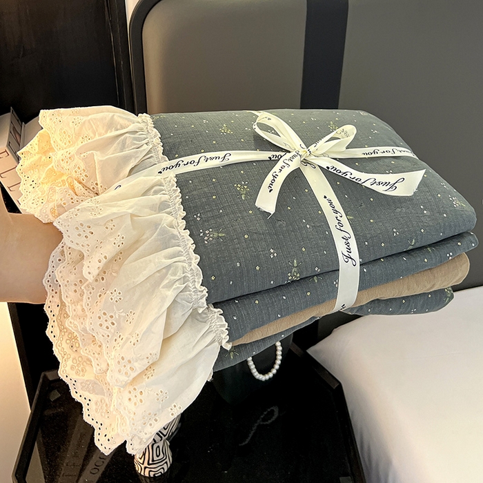 91家纺网 家纺一手货源 找家纺 亨通家纺 2025新款原麻镂空宽花边四件套-花卉系列 碎花絮语-灰