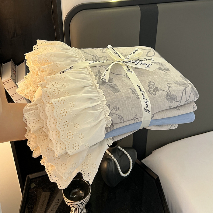 91家纺网 家纺一手货源 找家纺 亨通家纺 2025新款原麻镂空宽花边四件套-花卉系列 一帘幽梦-蓝