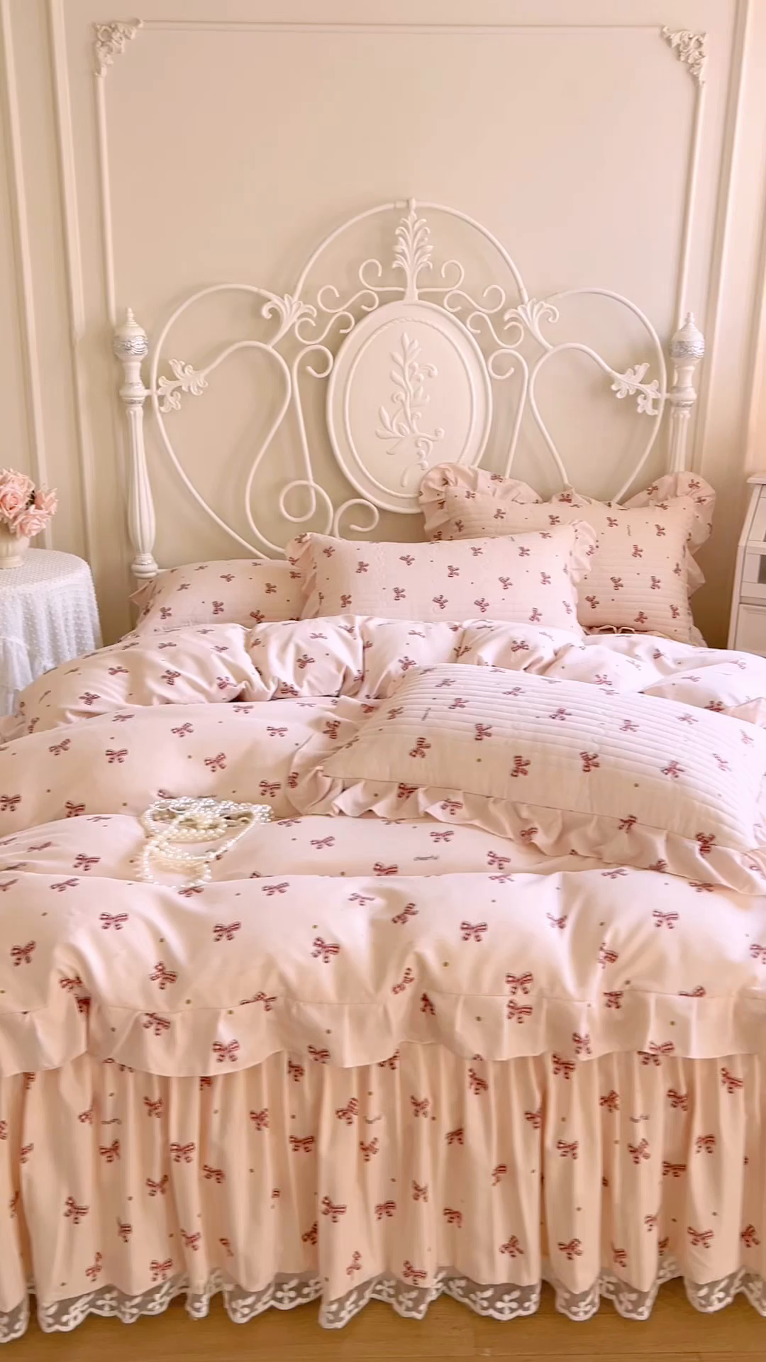 91家纺网 家纺一手货源 找家纺 网红馆2025新款针织印花单床裙 格子蝴蝶结