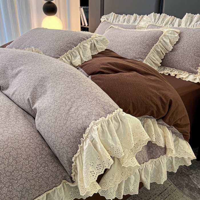 91家纺网 家纺一手货源 找家纺 亨通家纺 2025新款原麻镂空宽花边四件套-花卉系列 紫灰花韵