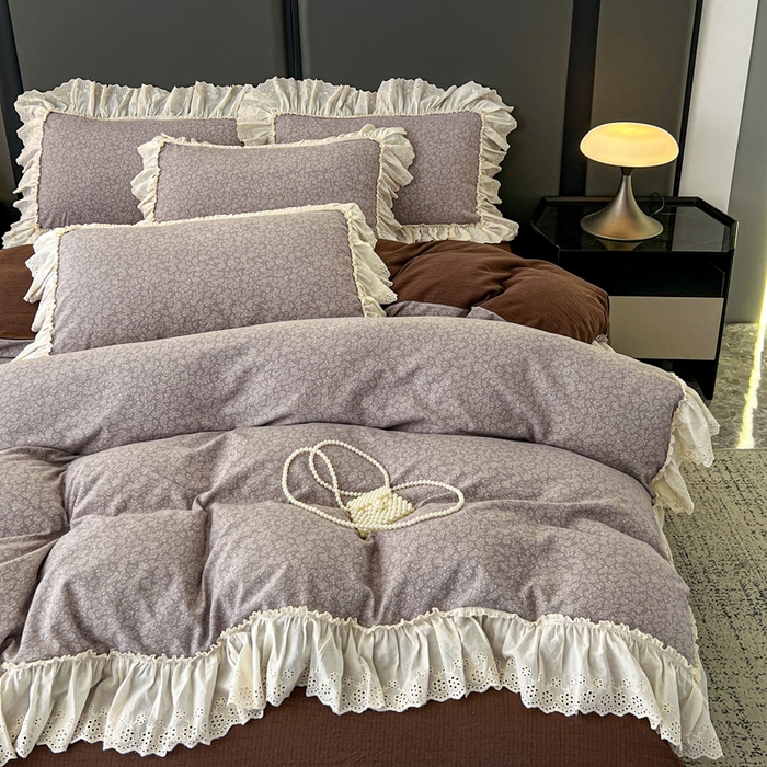 91家纺网 家纺一手货源 找家纺 亨通家纺 2025新款原麻镂空宽花边四件套-花卉系列 紫灰花韵