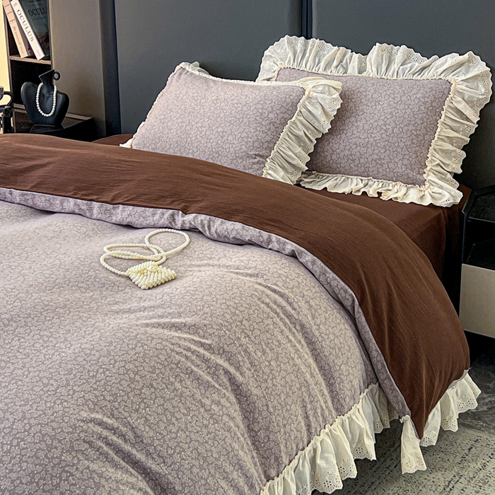 91家纺网 家纺一手货源 找家纺 亨通家纺 2025新款原麻镂空宽花边四件套-花卉系列 紫灰花韵