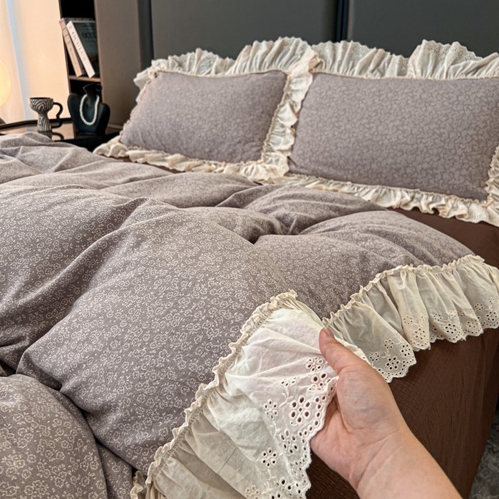 91家纺网 家纺一手货源 找家纺 亨通家纺 2025新款原麻镂空宽花边四件套-花卉系列 紫灰花韵