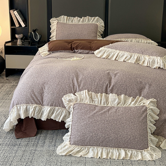 91家纺网 家纺一手货源 找家纺 亨通家纺 2025新款原麻镂空宽花边四件套-花卉系列 紫灰花韵