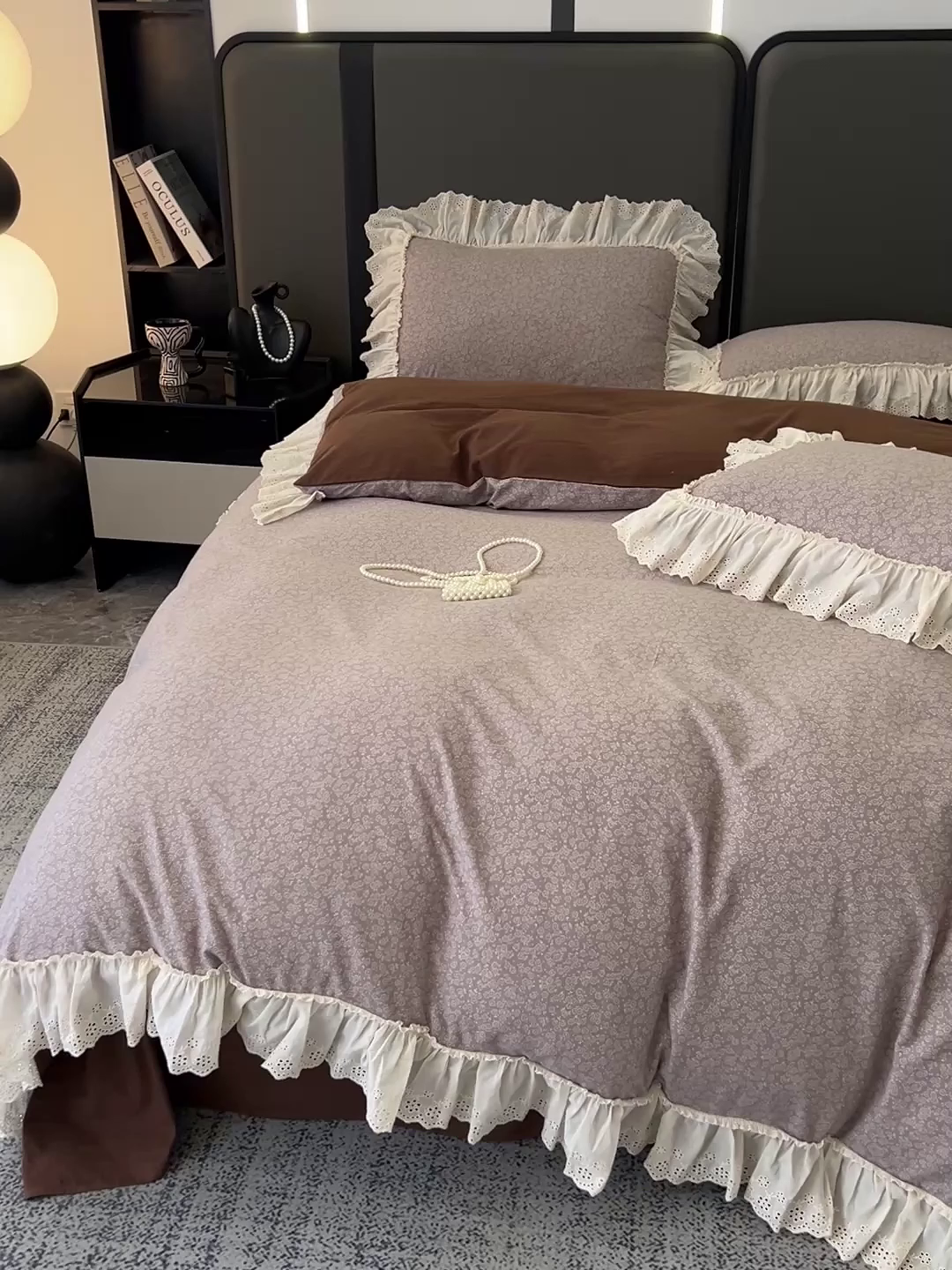 91家纺网 家纺一手货源 找家纺 亨通家纺 2025新款原麻镂空宽花边四件套-花卉系列 紫灰花韵