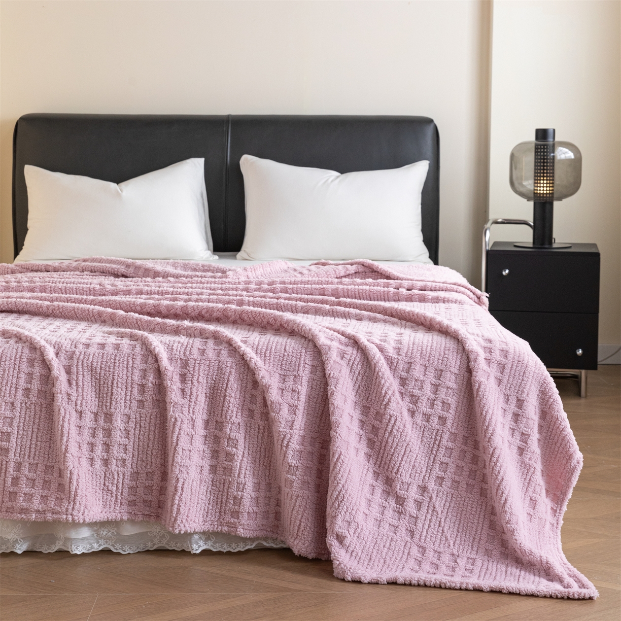 91家纺网 家纺一手货源 找家纺 梵心家纺 2025新款塔芙绒纯色华夫格提花毛毯多功能舒棉绒盖毯午睡毛毯-跨境电商 华夫格-粉色