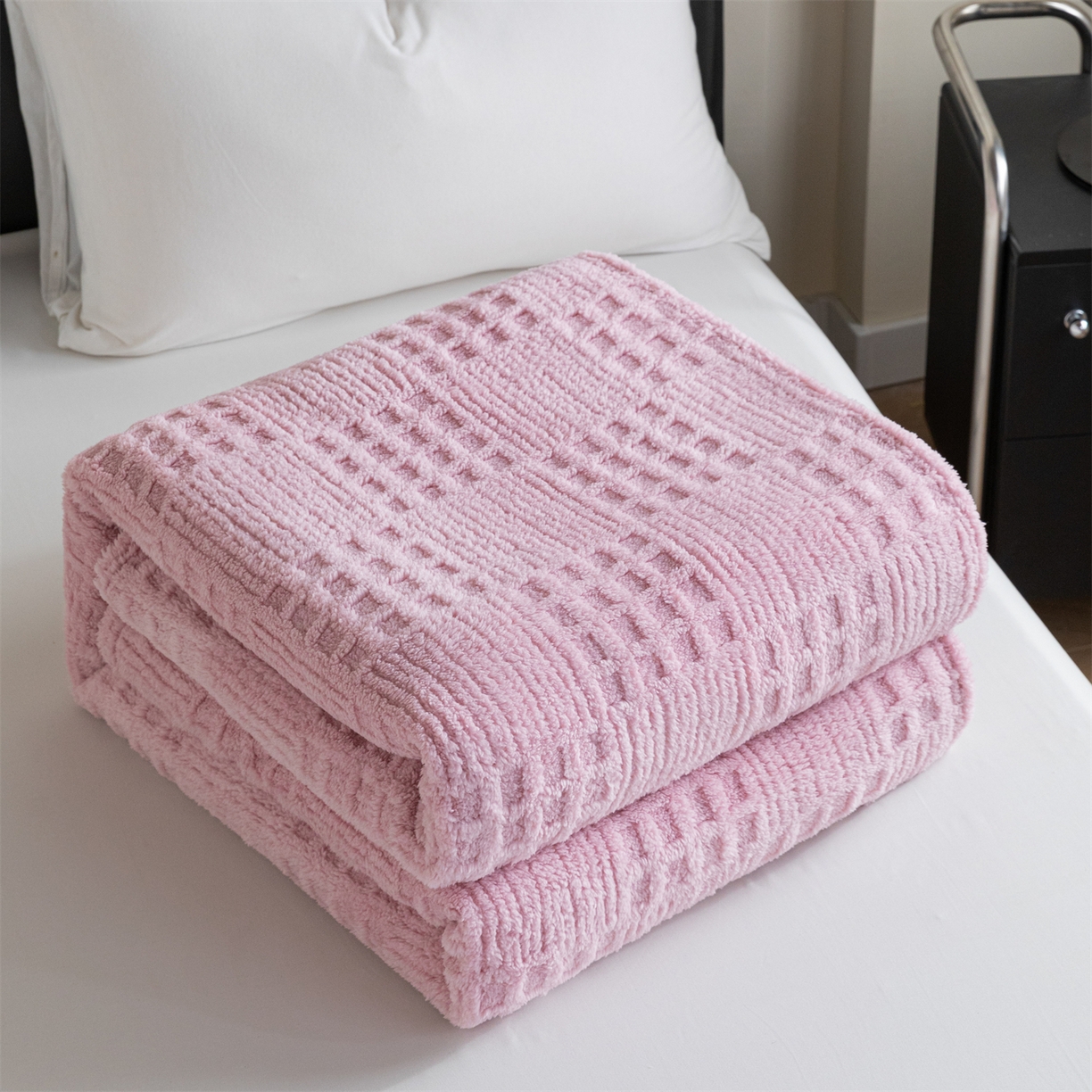 91家纺网 家纺一手货源 找家纺 梵心家纺 2025新款塔芙绒纯色华夫格提花毛毯多功能舒棉绒盖毯午睡毛毯-跨境电商 华夫格-粉色