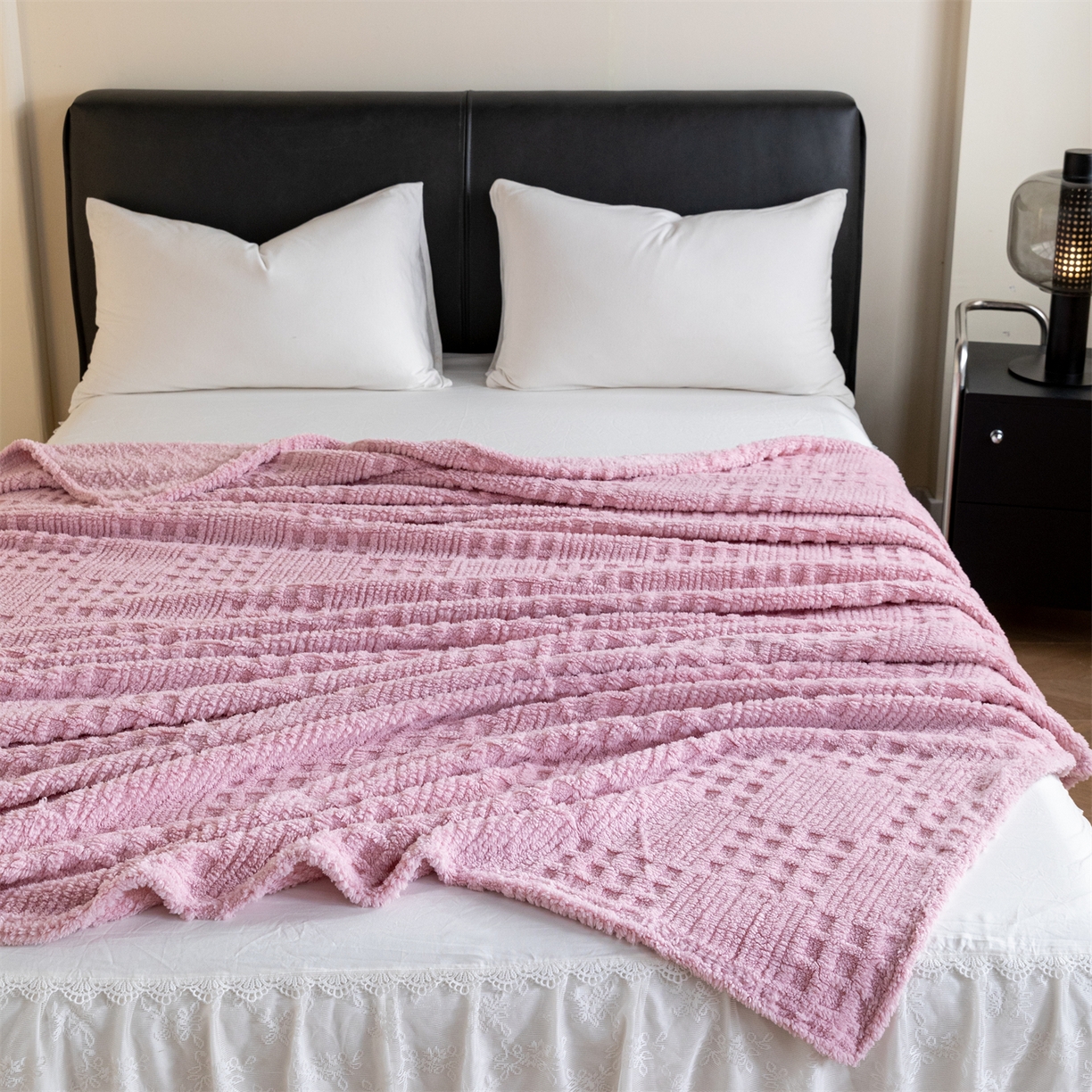 91家纺网 家纺一手货源 找家纺 梵心家纺 2025新款塔芙绒纯色华夫格提花毛毯多功能舒棉绒盖毯午睡毛毯-跨境电商 华夫格-粉色