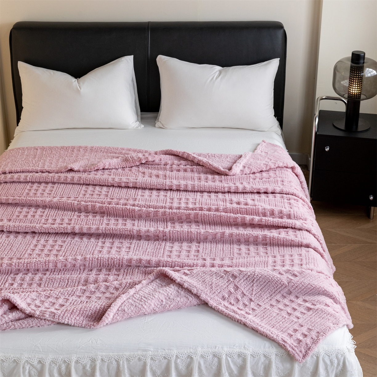 91家纺网 家纺一手货源 找家纺 梵心家纺 2025新款塔芙绒纯色华夫格提花毛毯多功能舒棉绒盖毯午睡毛毯-跨境电商 华夫格-粉色