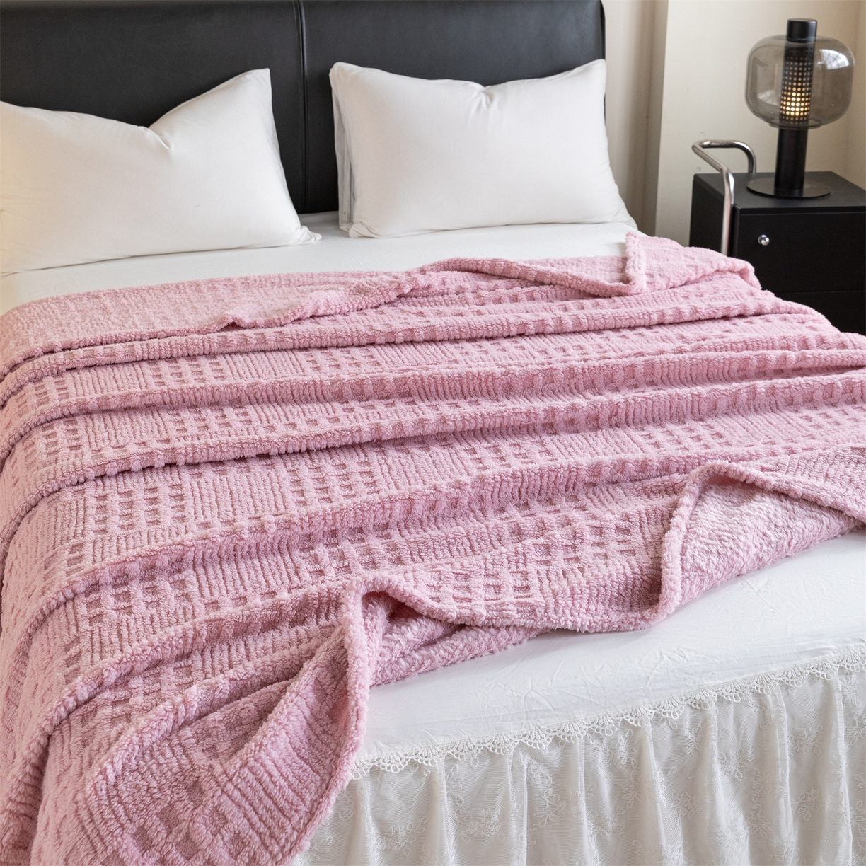 91家纺网 家纺一手货源 找家纺 梵心家纺 2025新款塔芙绒纯色华夫格提花毛毯多功能舒棉绒盖毯午睡毛毯-跨境电商 华夫格-粉色