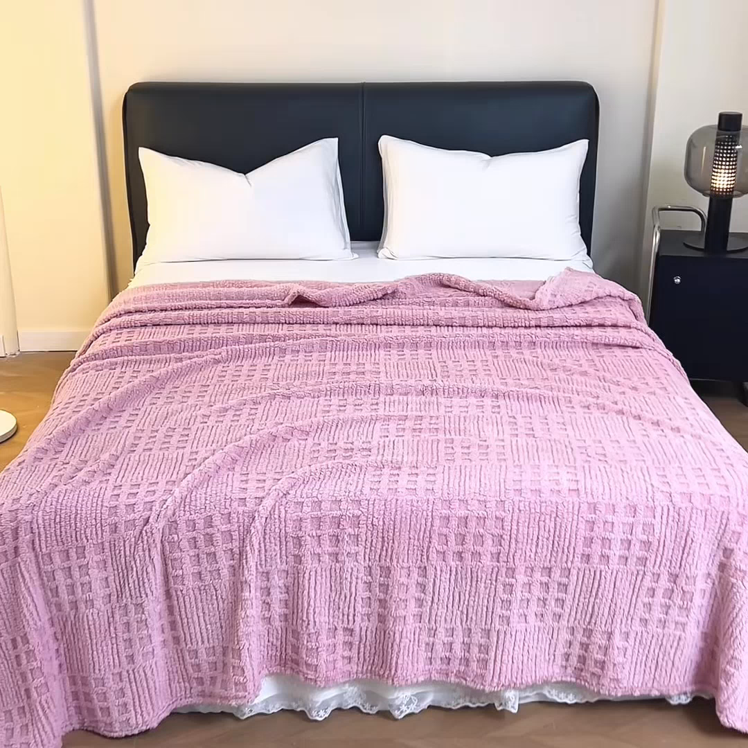 91家纺网 家纺一手货源 找家纺 梵心家纺 2025新款塔芙绒纯色华夫格提花毛毯多功能舒棉绒盖毯午睡毛毯-跨境电商 华夫格-粉色