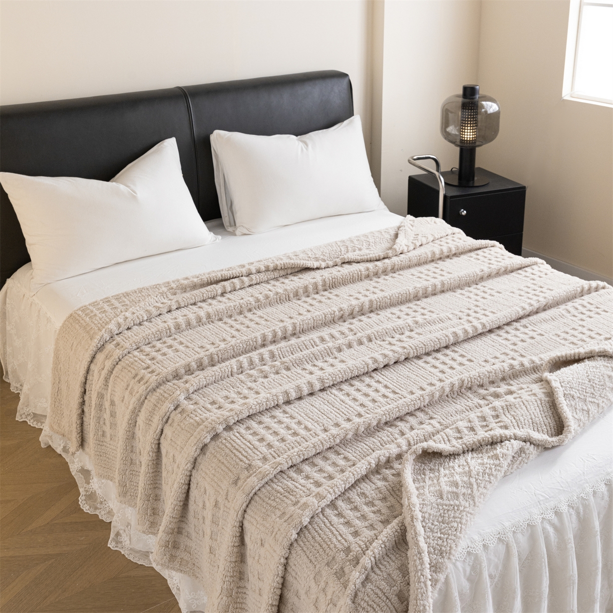 91家纺网 家纺一手货源 找家纺 梵心家纺 2025新款塔芙绒纯色华夫格提花毛毯多功能舒棉绒盖毯午睡毛毯-跨境电商 华夫格-浅咖