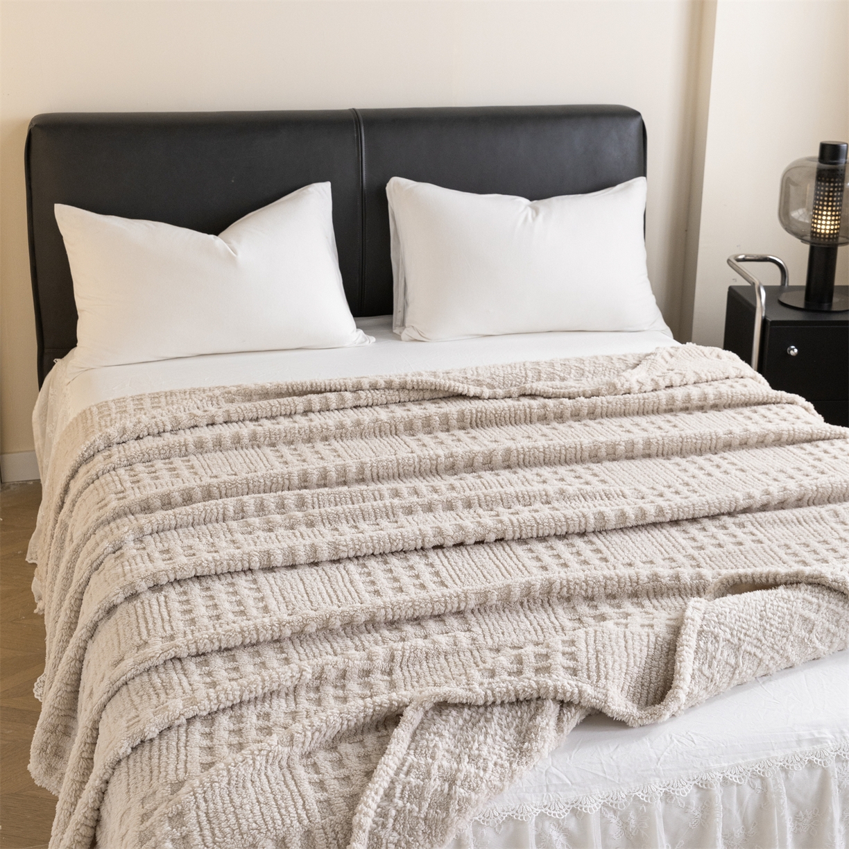 91家纺网 家纺一手货源 找家纺 梵心家纺 2025新款塔芙绒纯色华夫格提花毛毯多功能舒棉绒盖毯午睡毛毯-跨境电商 华夫格-浅咖